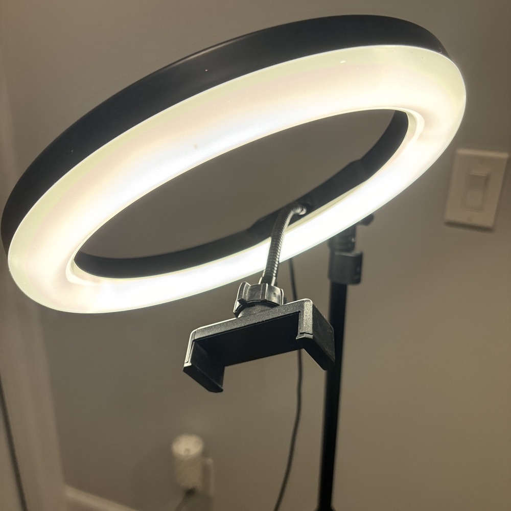VEVICE 10.2 LED Ring Light Kit with Tripod Stand Phone Holder & Carrying Bag - Picture 2 of 10
